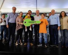 Com apoio do Estado, 200 moradores de Maringá ganham as chaves da casa própria