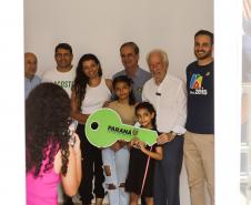 Com apoio do Estado, 200 moradores de Maringá ganham as chaves da casa própria