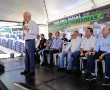 Com apoio do Estado, 200 moradores de Maringá ganham as chaves da casa própria