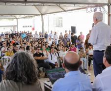 Com apoio do Estado, 200 moradores de Maringá ganham as chaves da casa própria