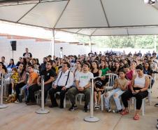 Com apoio do Estado, 200 moradores de Maringá ganham as chaves da casa própria