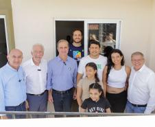 Com apoio do Estado, 200 moradores de Maringá ganham as chaves da casa própria