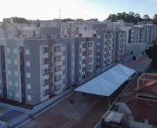 Com apoio do Estado, 200 moradores de Maringá ganham as chaves da casa própria