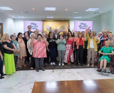 Moradoras de asilo comemoram Dia das Mães com café da tarde no Palácio Iguaçu