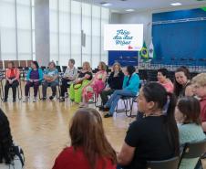 Moradoras de asilo comemoram Dia das Mães com café da tarde no Palácio Iguaçu