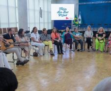 Moradoras de asilo comemoram Dia das Mães com café da tarde no Palácio Iguaçu