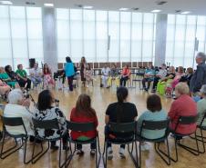 Moradoras de asilo comemoram Dia das Mães com café da tarde no Palácio Iguaçu