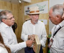 Governador em exercício destaca força do agro paranaense em visita à Expoingá