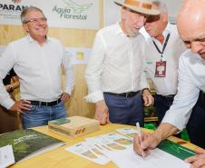 Governador em exercício destaca força do agro paranaense em visita à Expoingá