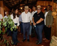 Governador em exercício destaca força do agro paranaense em visita à Expoingá