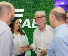 Governador em exercício destaca força do agro paranaense em visita à Expoingá
