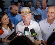Governador em exercício destaca força do agro paranaense em visita à Expoingá