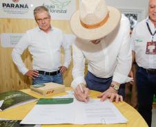 Governador em exercício destaca força do agro paranaense em visita à Expoingá