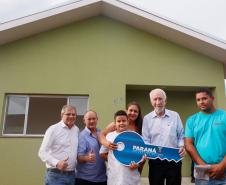 Piana inaugura residencial que beneficia 40 famílias de São Carlos do Ivaí