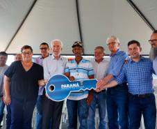Piana inaugura residencial que beneficia 40 famílias de São Carlos do Ivaí