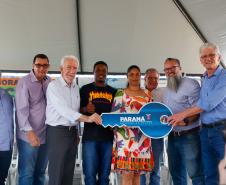 Piana inaugura residencial que beneficia 40 famílias de São Carlos do Ivaí