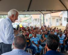 Piana inaugura residencial que beneficia 40 famílias de São Carlos do Ivaí