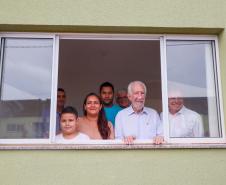 Piana inaugura residencial que beneficia 40 famílias de São Carlos do Ivaí