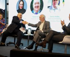 Piana participa de seminário sobre eletromobilidade no transporte público, em Curitiba