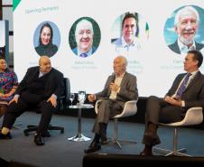 Piana participa de seminário sobre eletromobilidade no transporte público, em Curitiba