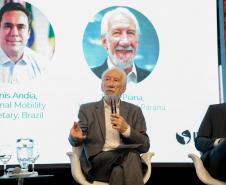 Piana participa de seminário sobre eletromobilidade no transporte público, em Curitiba