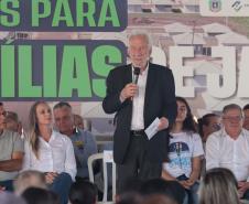 Com apoio do Estado, 67 famílias de Japurá recebem as chaves da casa própria