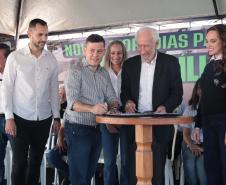 Com apoio do Estado, 67 famílias de Japurá recebem as chaves da casa própria