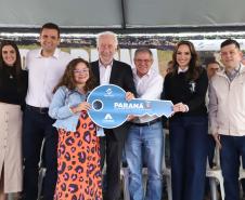 Darci Piana entrega residencial com 120 casas a famílias de Nova Londrina