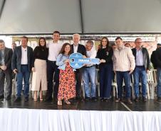 Darci Piana entrega residencial com 120 casas a famílias de Nova Londrina