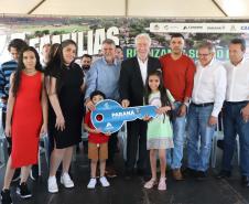 Com o Casa Fácil Paraná, 143 famílias de Paraíso do Norte conquistam moradia própria