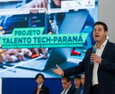 Governador lança projeto para estimular formação tecnológica de 3 mil alunos em 50 cidades