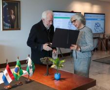 Piana apresenta potenciais logísticos e turísticos para nova cônsul do Paraguai