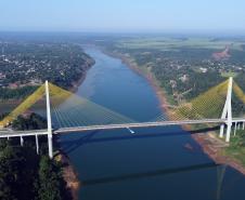 Darci Piana e presidente do Paraguai visitam Ponte da Integração, em Foz do Iguaçu