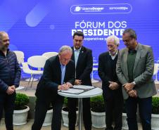 Estado e Ocepar assinam acordo ambiental; cooperativas vão faturar R$ 500 bilhões até 2030