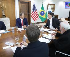 Governador Ratinho Junior apresenta potenciais do Paraná ao cônsul-geral dos EUA