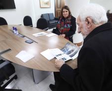 Piana recebe cônsul de Luxemburgo e conhece projeto de peça sobre Augusto Stresser