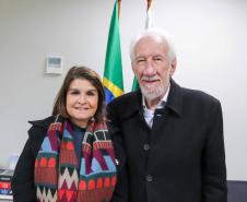 Piana recebe cônsul de Luxemburgo e conhece projeto de peça sobre Augusto Stresser