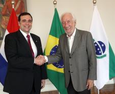 Piana destaca ao embaixador do Paraguai ações do Paraná na infraestrutura e educação