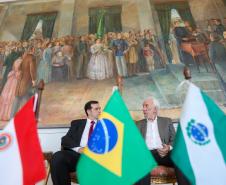 Piana destaca ao embaixador do Paraguai ações do Paraná na infraestrutura e educação