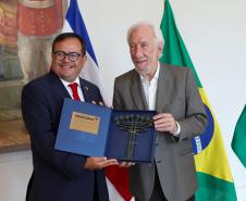 Piana apresenta a embaixador da Costa Rica bons resultados na educação e no turismo
