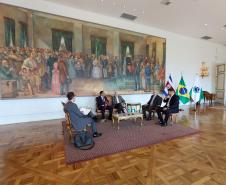 Piana apresenta a embaixador da Costa Rica bons resultados na educação e no turismo