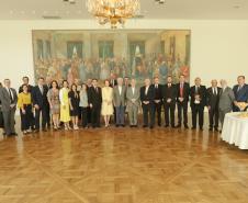 Representantes de 39 países: Piana apresenta potencial do Paraná ao Corpo Consular