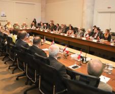 Representantes de 39 países: Piana apresenta potencial do Paraná ao Corpo Consular