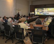 Representantes de 39 países: Piana apresenta potencial do Paraná ao Corpo Consular