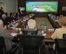 Representantes de 39 países: Piana apresenta potencial do Paraná ao Corpo Consular
