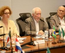 Representantes de 39 países: Piana apresenta potencial do Paraná ao Corpo Consular