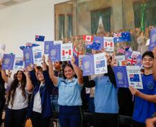 Na maior edição, Ganhando o Mundo enviará 1,2 mil alunos para intercâmbio em 2025