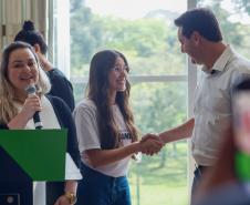 Na maior edição, Ganhando o Mundo enviará 1,2 mil alunos para intercâmbio em 2025