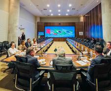 Vice-governador Darci Piana apresenta Caminhos do Peabiru ao embaixador do Peru