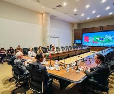 Vice-governador Darci Piana apresenta Caminhos do Peabiru ao embaixador do Peru